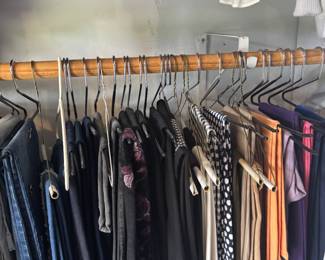 Tons of women’s pants. Stretchy skinny jeans 