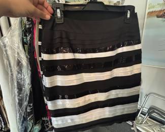 Gorgeous White House Black Market mini pencil skirt 