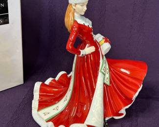 Royal Doulton Pretty Ladies Christmas Day 2007 Figurine