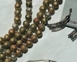 Elegant Gold- and Silver-Colored Jewelry Set with Earrings and Necklaces