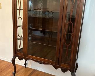 002 Queen Anne Style Glass Vitrine