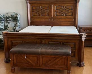 King bed Tempur-Pedic (remotes included ), bench (21x52)