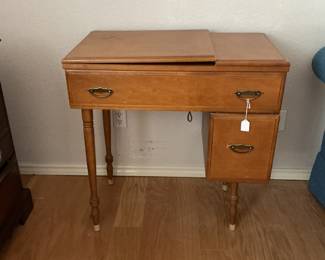 Sewing table (30x31)