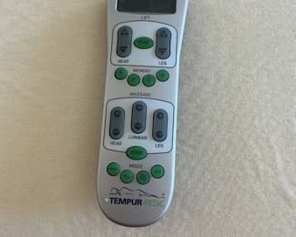 King bed Tempur-Pedic (remotes included )