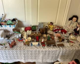 Dolls & doll mini furniture