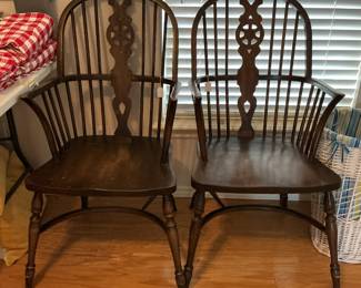 Pair of vintage Windsor arm wooden chairs (19x39) each