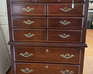 Beautiful vintage dresser (38x51)