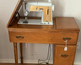 Sewing table (30x31)