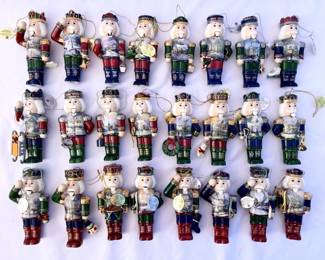 73 BradfordEditionsThomasKinkade24CeramicNutcrackerOrnaments