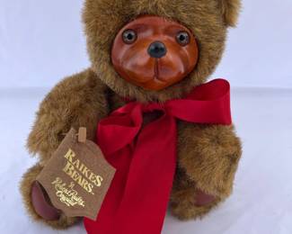 22 RaikesBearbyApplausefromMid1980swithWoodenFace