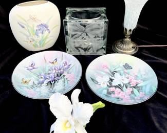 29 IrisVasesFigurineDecorativePlatesandLilyShadeLamp