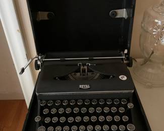 Nice Royal Typewriter in Excellent Condition