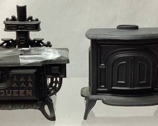 PAIR OF CAST IRON SALESMAN SAMPLES, QUEEN STOVE & & VERMONT CASTINGS BANK STOVE