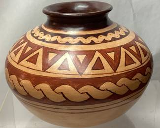 CHOROTEGA STYLE LARGE POTTERY VASE