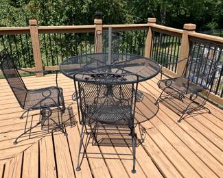Wrought iron table w 4 chairs