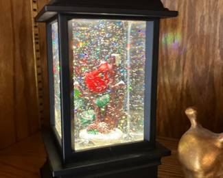 Lighted lantern with Cardinal