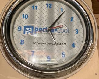Porta Cool fluorescent light clock