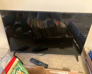 Phillips Roku 32" TV, model 32PFL6452/F7D