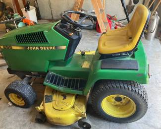 John Deere 285 riding lawn mower