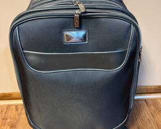 Jennifer Lopez spinner suitcase