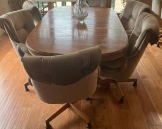 Oak dining table with 2 leaves and 6 chairs