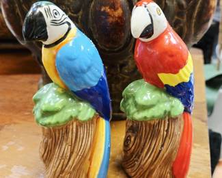 Parrot salt and pepper shakers