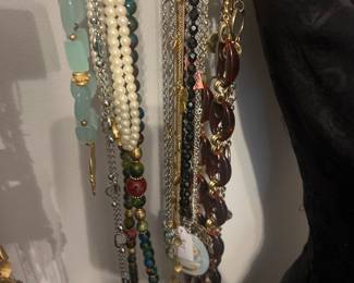 Lots of vintage jewelry
