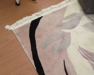 Vintage Chinese hand knotted wool rug, 5'9" x 8'9". Modern floral design.