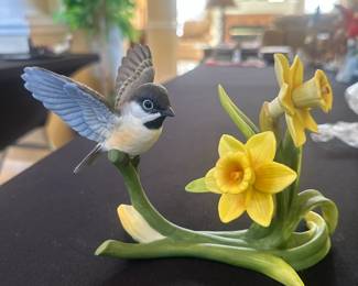 Andrea by Sadek porcelain figurine of a chickadee bird perched on daffodils. 