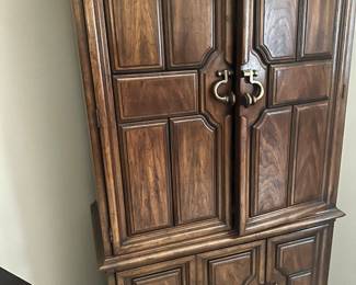 Armoire / Wardrobe