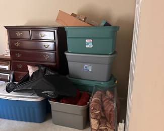 Storage tubs, dresser