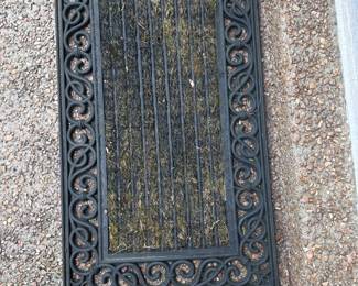 Heavy-duty rubber floor mat