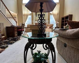 Side table, lamp with shade, lots of frames ready for your memories!