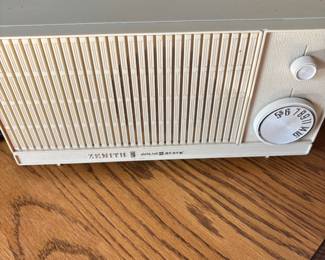Zenith Solid State AM/FM Electric Radio