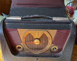 1950s Zenith Portable Tube Radio