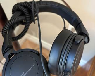 Beyerdynamic Studio Headphones – DT 240 PRO 