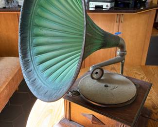 Goldring Horn Gramophone