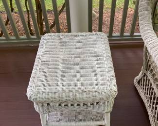 Wicker set many pieces