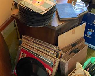 Vinyl 33 1/3, 78s, 45s