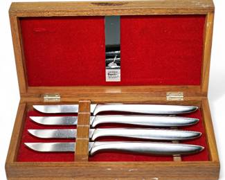 4 Gerber Miming Steak Knives in Walnut Case