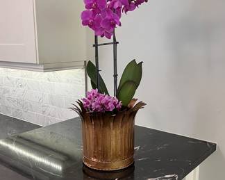Various vessels and home decor