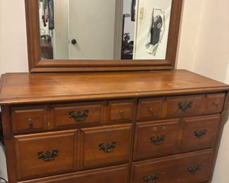Maple dresser w mirror
50”w 18”d 32”t 65”t w mirror $125.00