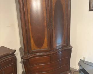 Armoire 48”w 25”d 84”t $250.00
6 piece set $1,200.00
Bed, 2 nite stands, chest, armoire, dresser w mirror