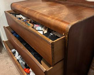 Waterfall dresser w round mirror
44”w 20”d 34”t 66.5”t w mirror $ 150.00
