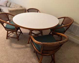 Has 6 chairs
