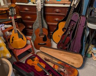 Music instruments, guitar, violon, cello
