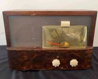 Vintage Emerson Model 541 Radio