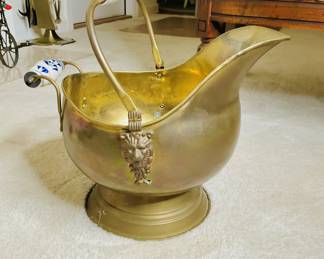 VTG. Brass Coal Scuttle Delft Porcelain Handles Lion Head Embellishments 