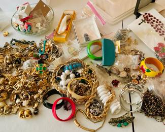 Assorted Vintage Jewelry