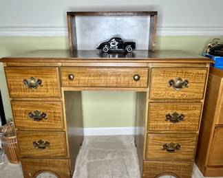 MCM Desk